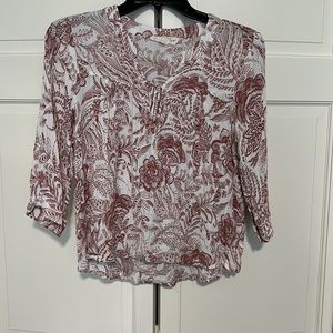 Casual floral print blouse!